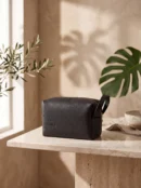 SINOURE-Small-Pouch-Lifestyle